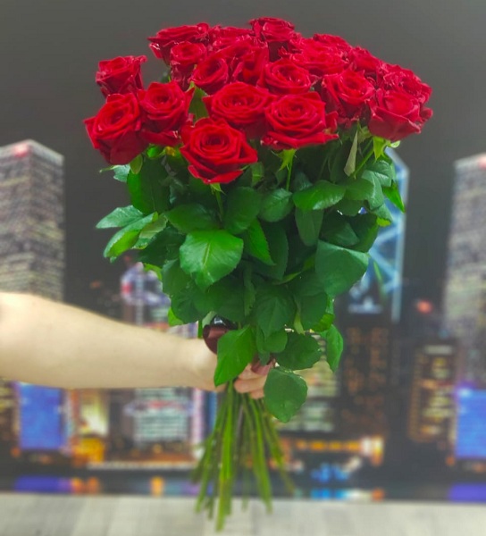 25 красных роз